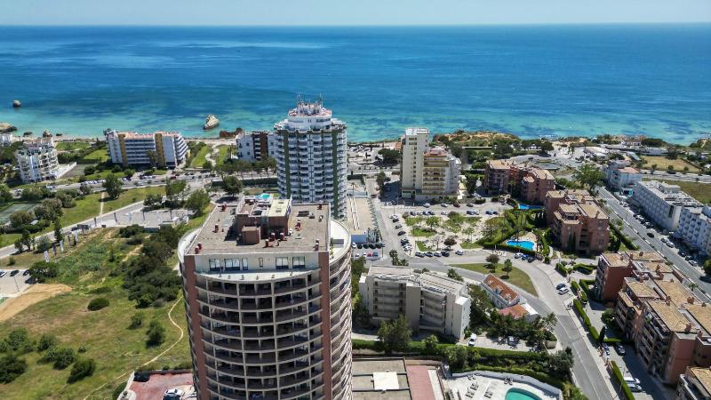 #357 Sea View Escape in Portimao w Pool - image 2