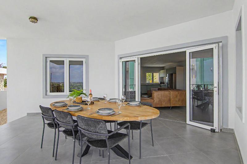 Anochíluz - modern 3-bedroom apartment near Mambo beach - image 34