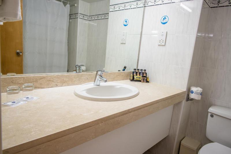 Double or Twin Room with Garden View image 2