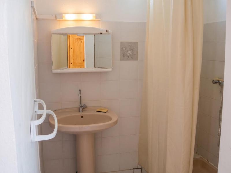 Bungalow charmant au Moule avec vue sur jardin - image 12