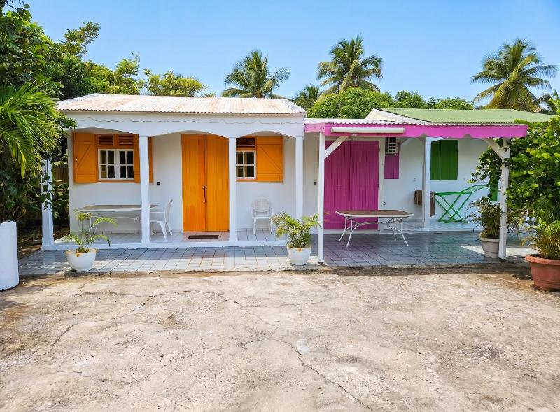 Bungalow charmant au Moule avec vue sur jardin - image 8