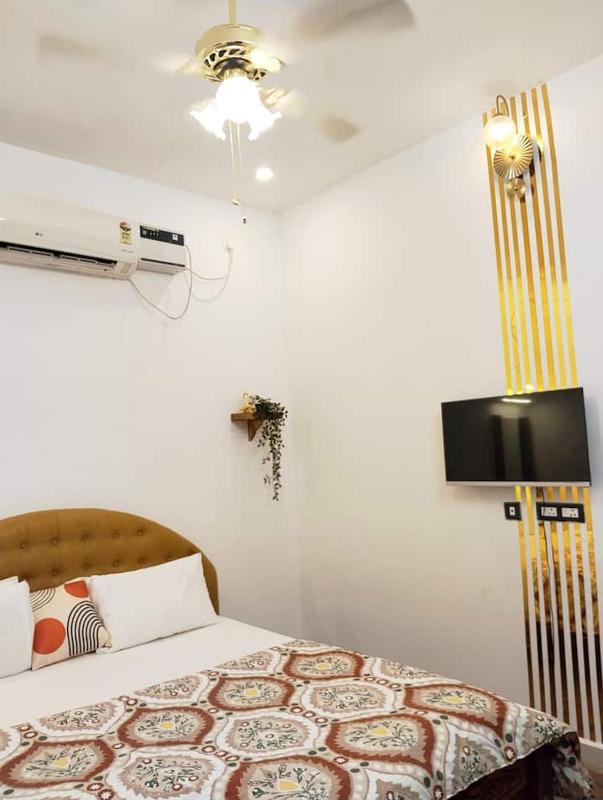 Elegant Room | 1.2 km WhiteTown | Kitchenette - image 14