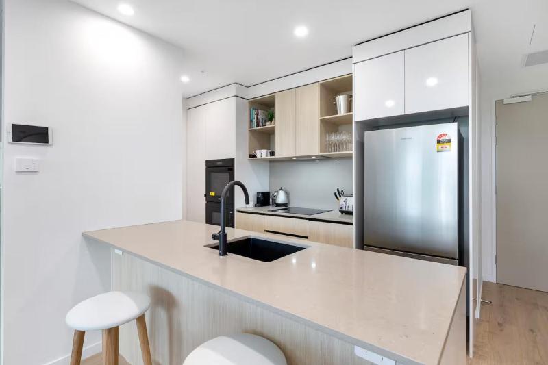 Beautiful 2BDR near the beach with Pool n Parking - image 15