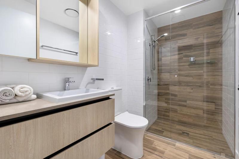 Beautiful 2BDR near the beach with Pool n Parking - image 6