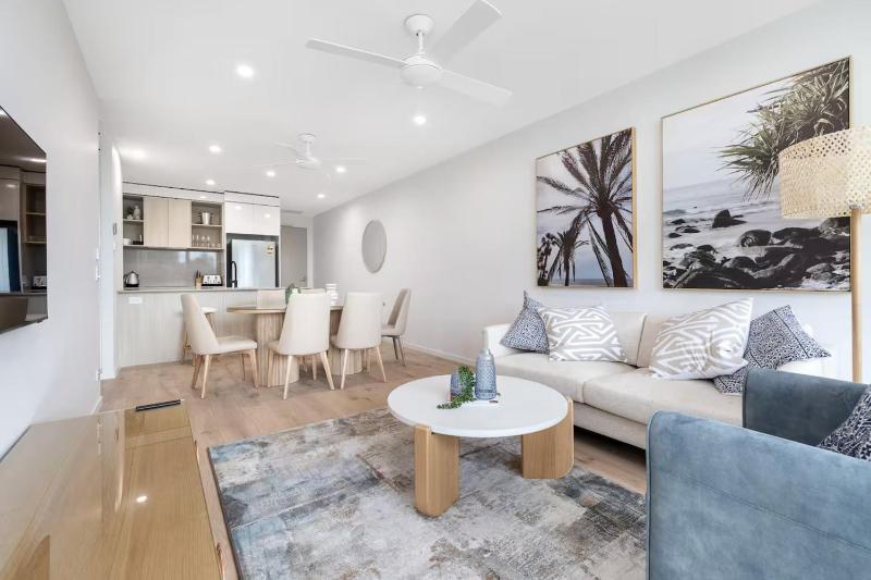 Beautiful 2BDR near the beach with Pool n Parking - image 12