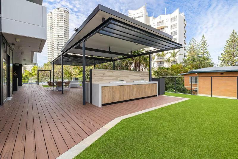 Beautiful 2BDR near the beach with Pool n Parking - image 7