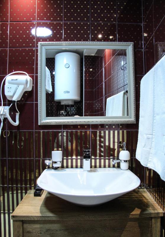 Deluxe Double Room with Extra Bed image 1