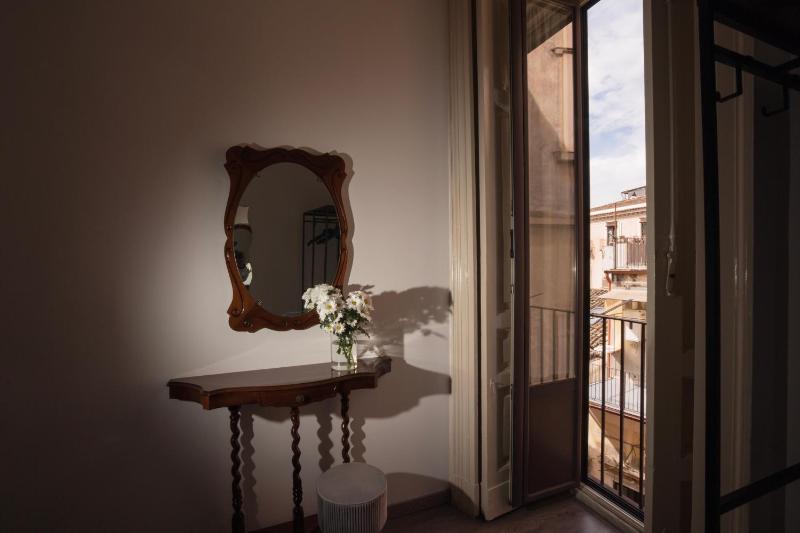 B&B Università - Centro Storico a 2 min da Piazza Duomo - image 34