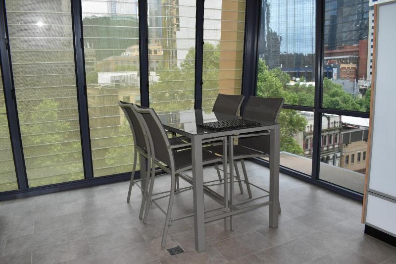 Spacious 1 Bedroom Apartment in the Heart of Melbourne's CBD - image 12