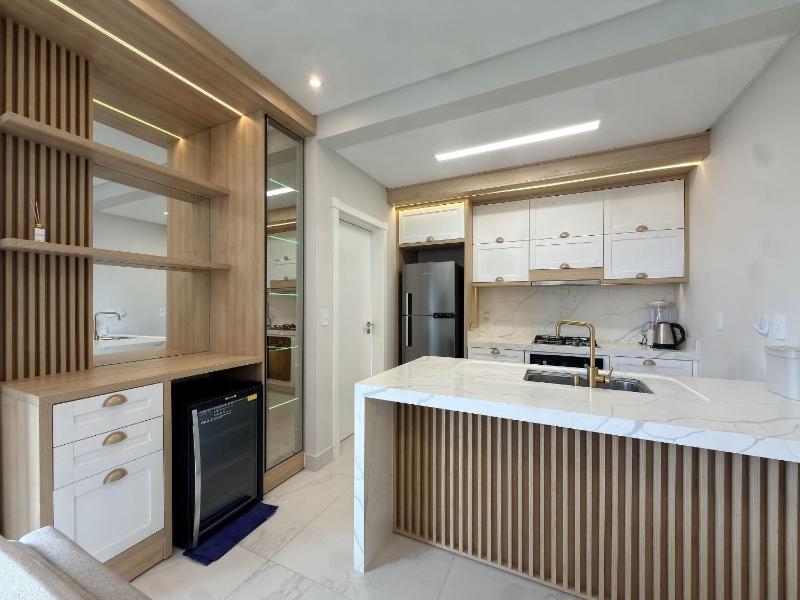 Invictus Residence 202 - Apartamento amplo com ar-condicionado em todos os ambientes localizado próximo a comércios e a 250 metros da praia. - image 9