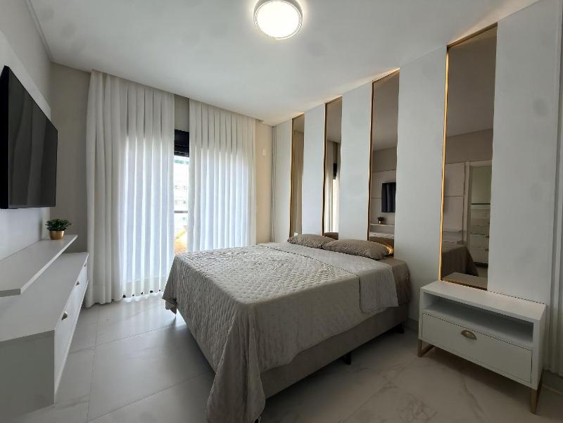 Invictus Residence 202 - Apartamento amplo com ar-condicionado em todos os ambientes localizado próximo a comércios e a 250 metros da praia. - image 10