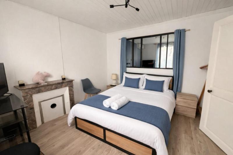 Charming home near beaches & center - image 9