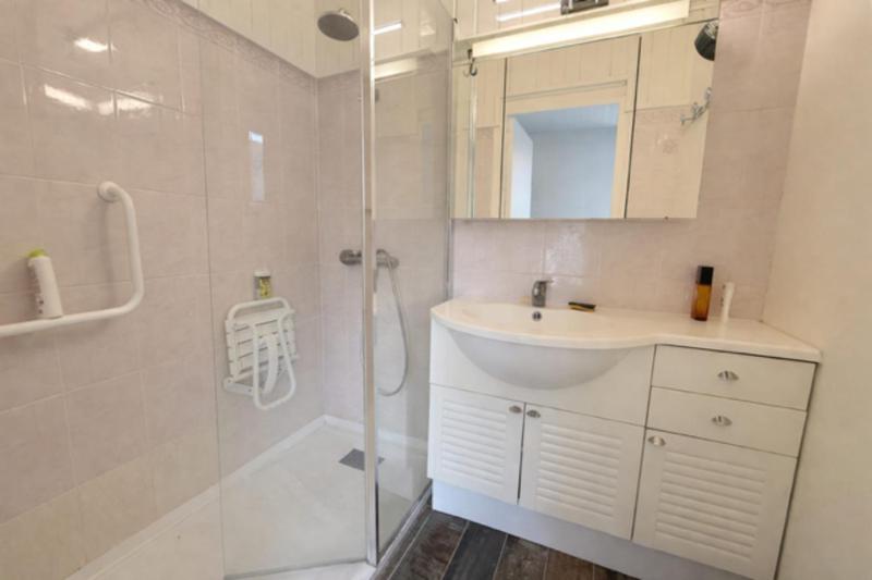 Charming home near beaches & center - image 18