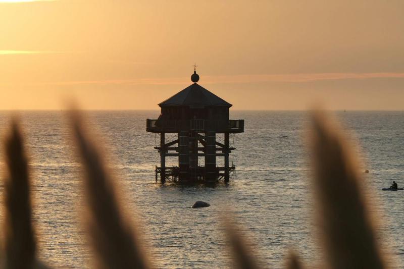 Charming home near beaches & center - image 7