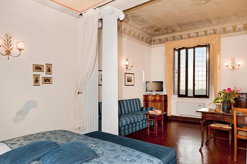 Deluxe Double Room image 3