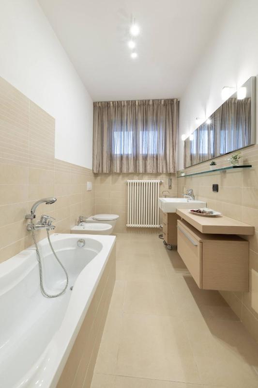 Exclusive Verona Apartment - Arena Views 3 Bedrooms Wi-Fi - image 2