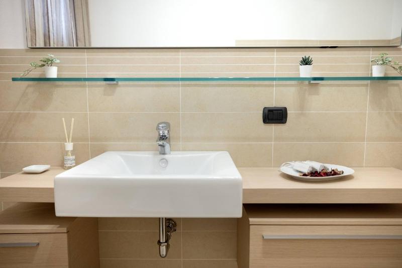 Exclusive Verona Apartment - Arena Views 3 Bedrooms Wi-Fi - image 14