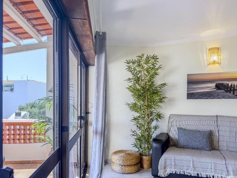 #411 Sunny 1BR Apartment Near the Beach - image 15