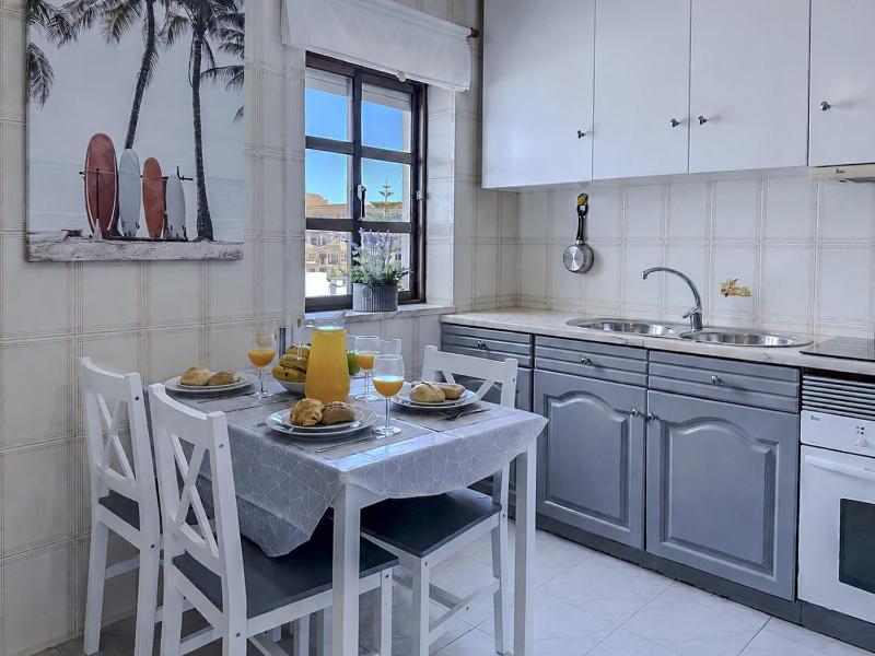 #411 Sunny 1BR Apartment Near the Beach - image 7
