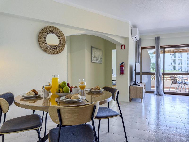 #411 Sunny 1BR Apartment Near the Beach - image 11