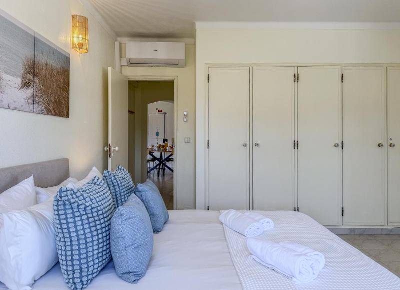 #411 Sunny 1BR Apartment Near the Beach - image 16