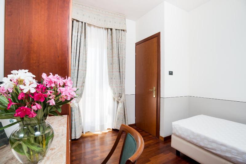Single Room image 3