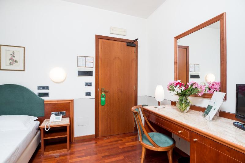 Single Room image 2
