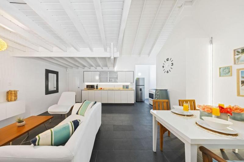 Modern Aruba King Suite Near Palm and Malmok Beach - image 2