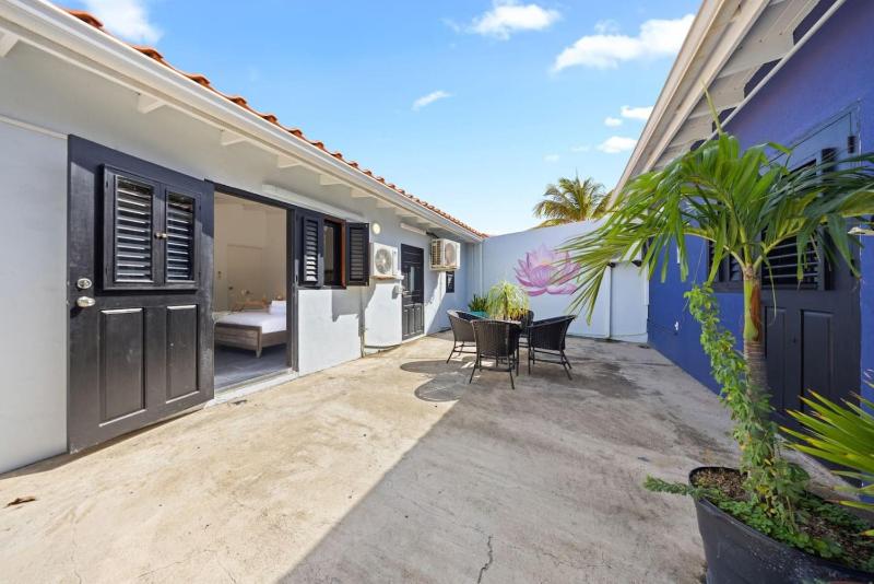 Modern Aruba King Suite Near Palm and Malmok Beach - image 9
