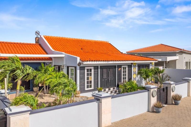 Modern Aruba King Suite Near Palm and Malmok Beach - image 8