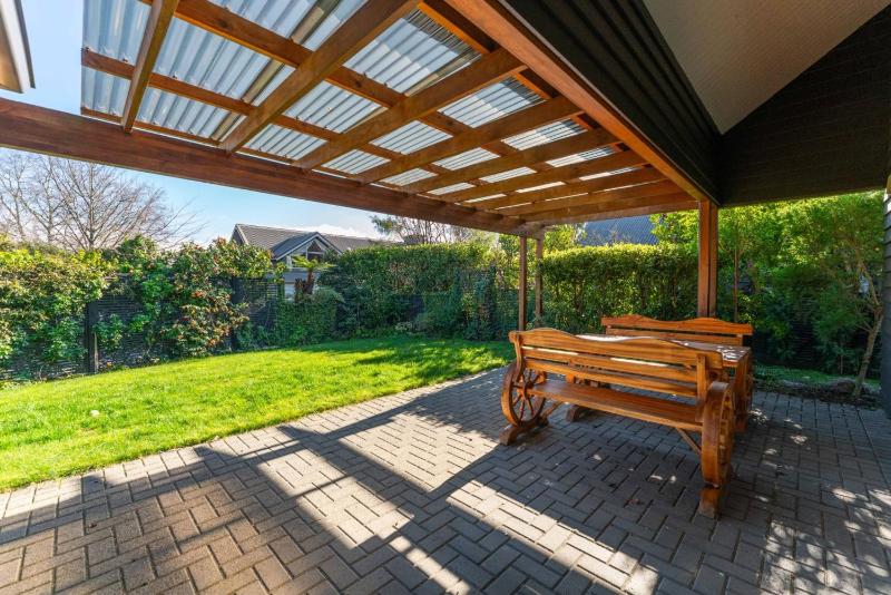 Hidden Sanctuary-secluded garden 500m from lake - image 19