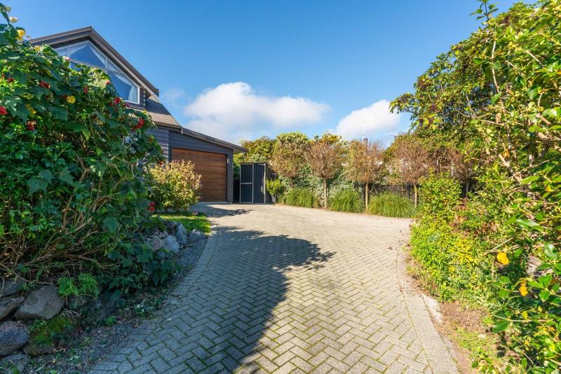 Hidden Sanctuary-secluded garden 500m from lake - image 10