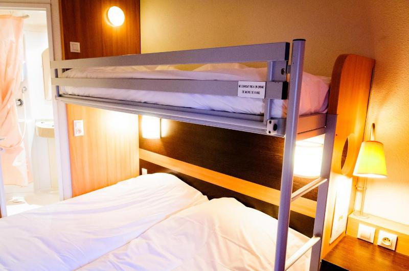Triple Room (3 Single Beds) image 3