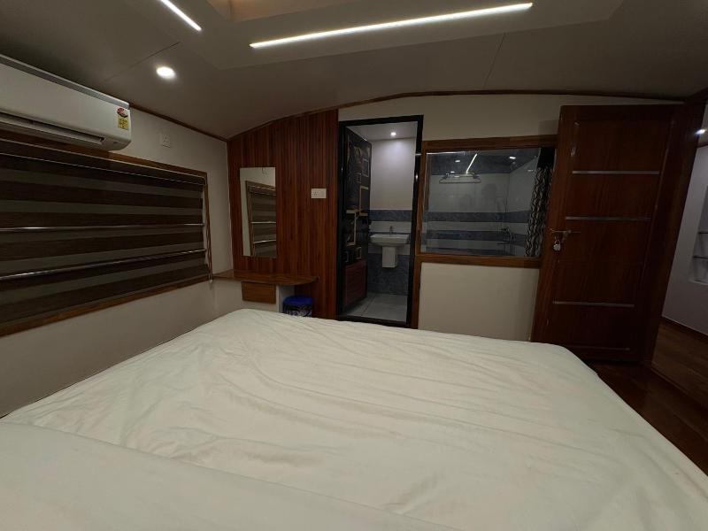 Navora Houseboats - image 46