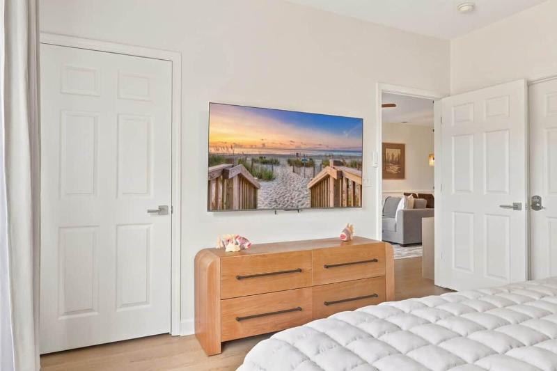 New Golf Course Condo with Pool and Free Beach Shuttle - image 35