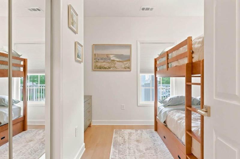 New Golf Course Condo with Pool and Free Beach Shuttle - image 32