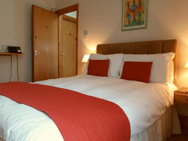 Double Room with Private Bathroom image 2