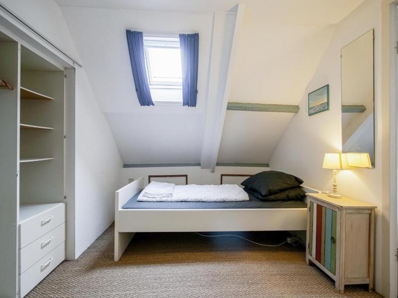 Holiday home in Callantsoog near beach - image 16