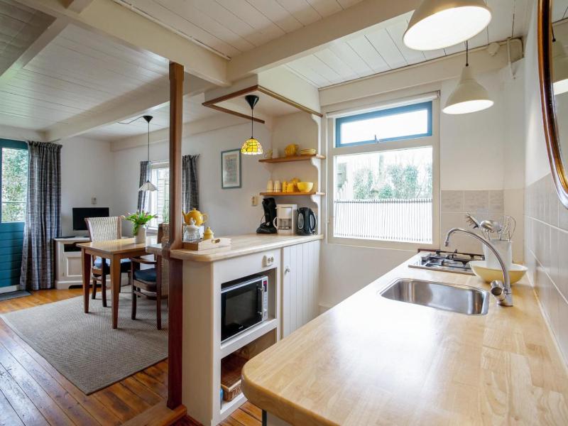 Holiday home in Callantsoog near beach - image 19