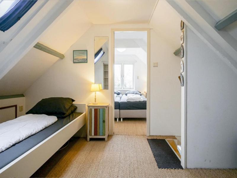 Holiday home in Callantsoog near beach - image 12
