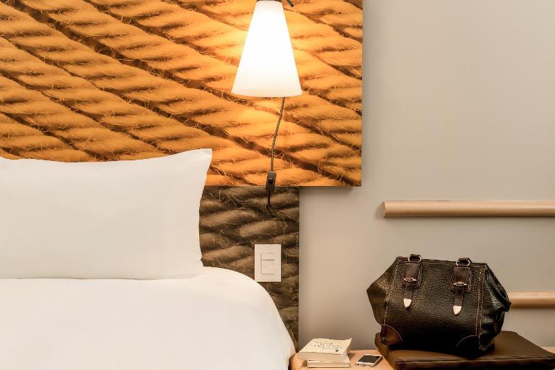 Standard Twin Room image 2