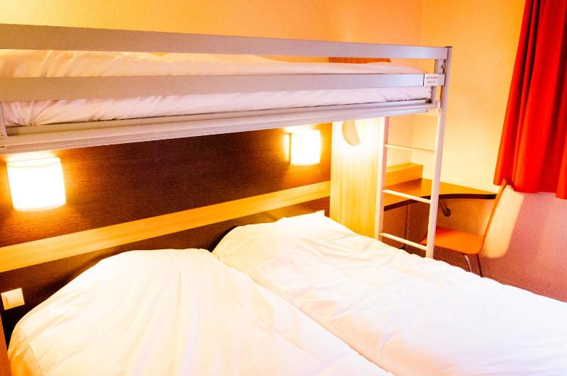 Triple Room (3 Single Beds) image 4
