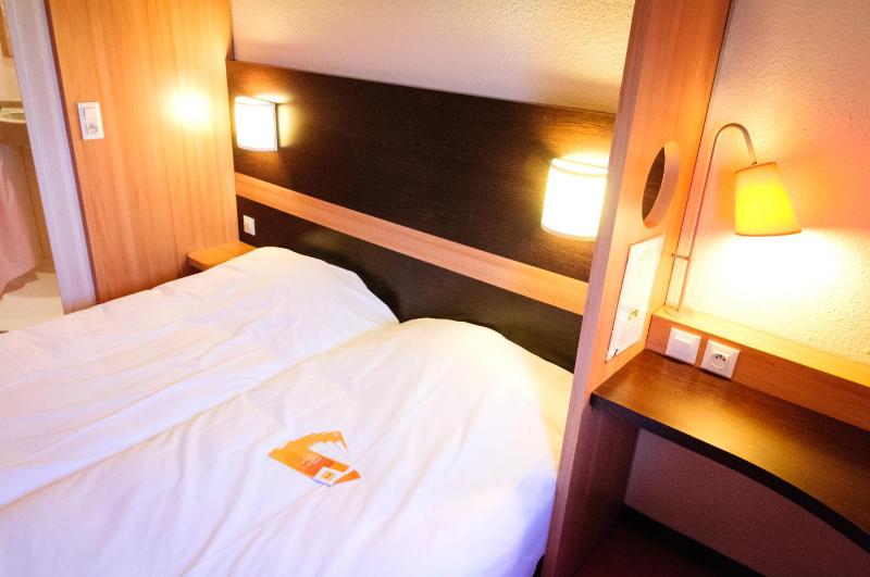Twin Room image 3