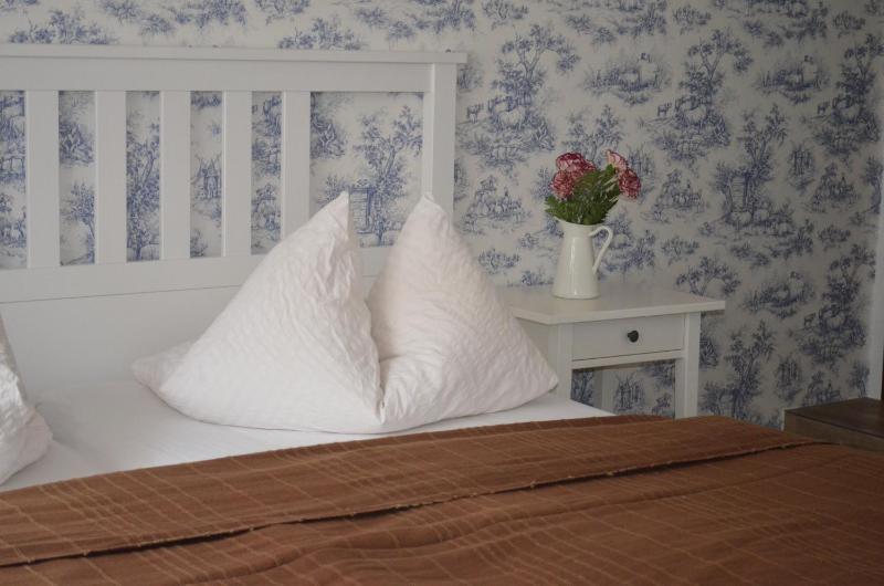 One-Bedroom Apartment image 1