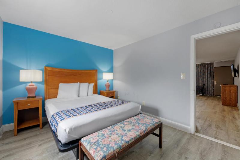 Alamar Resort Inn - image 37