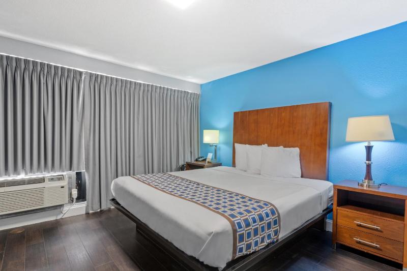 Alamar Resort Inn - image 7
