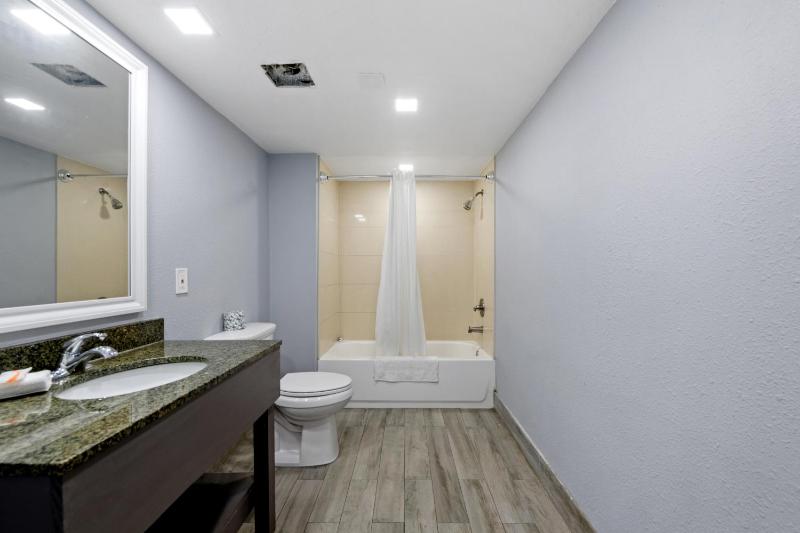 Alamar Resort Inn - image 29