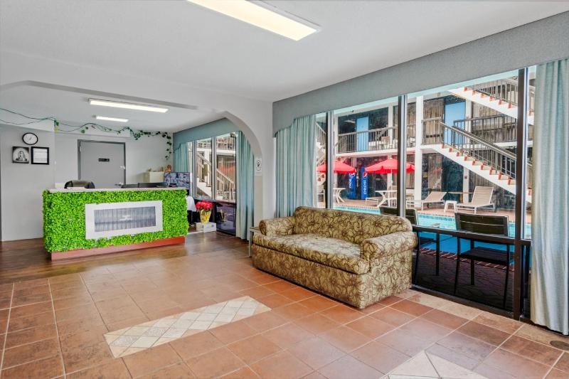 Alamar Resort Inn - image 26