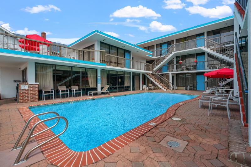 Alamar Resort Inn - image 21