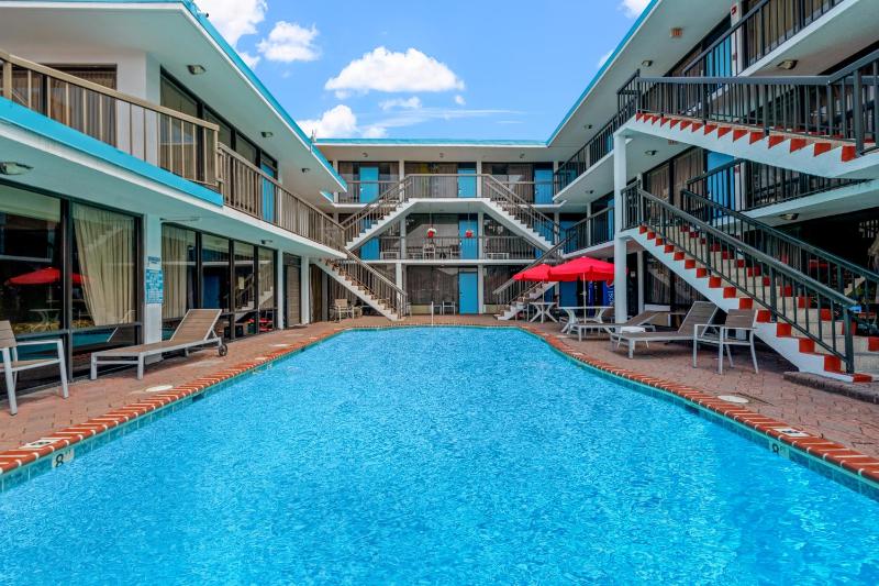 Alamar Resort Inn - image 35